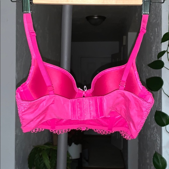 Victoria’s Secret pink bra - Picture 2 of 2